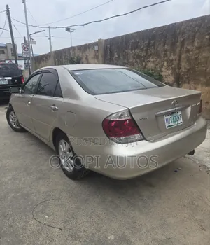 Toyota Camry 2004 Gold