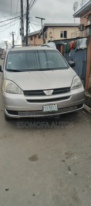 Toyota Sienna 2005 Silver