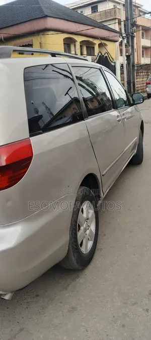 Toyota Sienna 2005 Silver