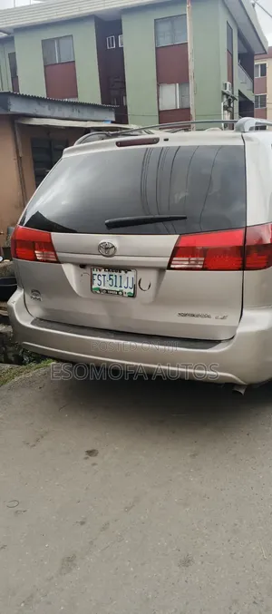 Toyota Sienna 2005 Silver