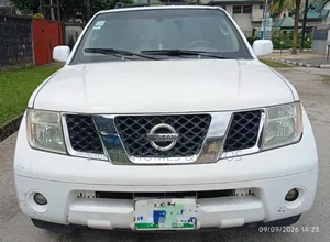 Nissan Pathfinder LE 2007 White