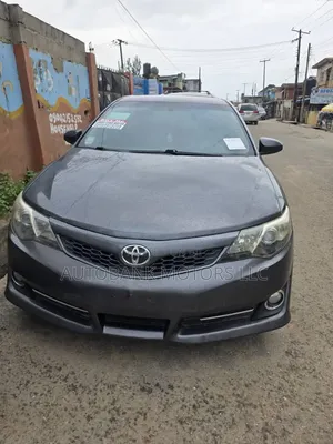 Toyota Camry SE 4dr Sedan (2.5L 4cyl 6A) 2012 Gray