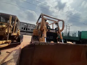 Caterpillar Dozers, Motor Graders & Wheel Loaders
