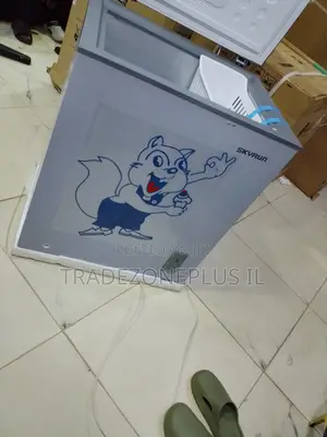 Practical SKYRUN 145L Chest Freezer for Daily Use