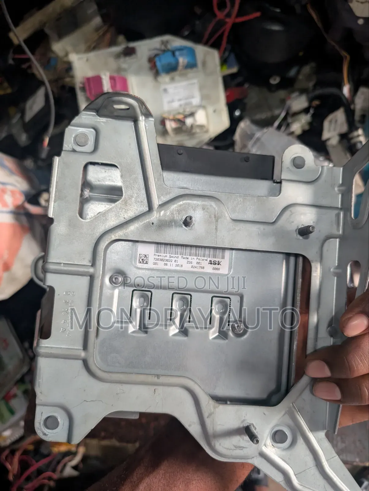 Mercedes Benz Amplifier