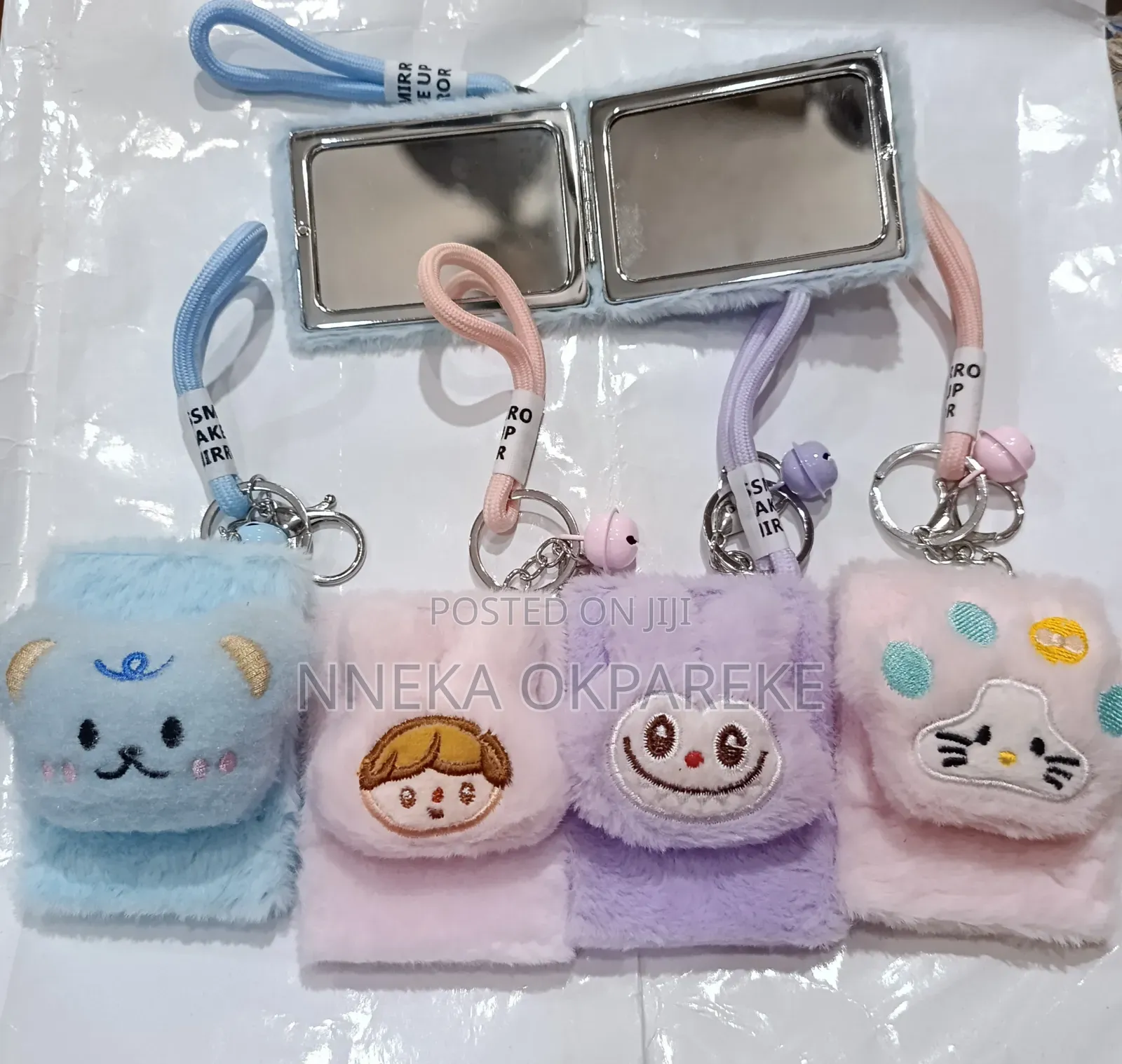 Mirror With Key Holder