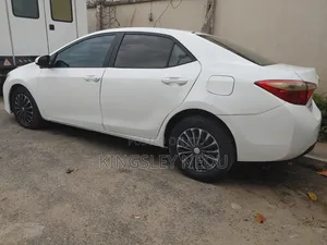 Toyota Corolla LE 4dr Sedan (1.8L 4cyl CVT) 2016 White