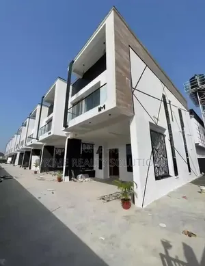 4bdrm Townhouse / Terrace in Ikota for rent