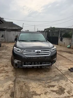 Toyota Highlander SE 2012 Gray