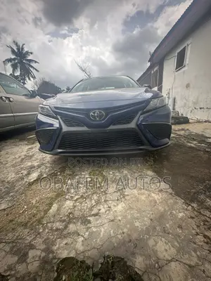 Toyota Camry SE 2023 Blue
