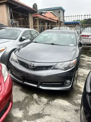 Toyota Camry SE V6 4dr Sedan (3.5L 6cyl 6A) 2013 Gray