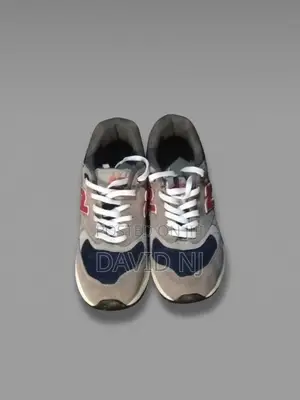 Brand New Classic White Casual Sneakers/Unisex Trainer
