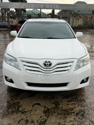Toyota Camry XLE V6 4dr Sedan (3.5L 6cyl 6AM) 2010 White