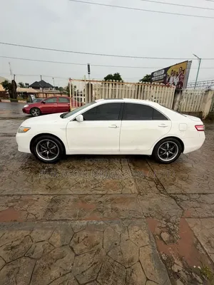 Toyota Camry XLE V6 4dr Sedan (3.5L 6cyl 6AM) 2010 White