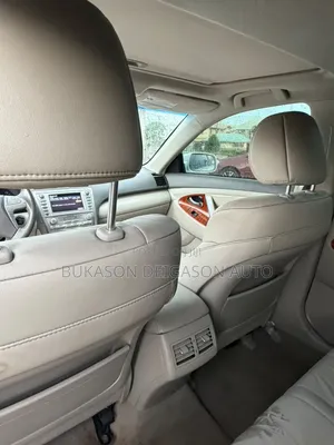 Toyota Camry XLE V6 4dr Sedan (3.5L 6cyl 6AM) 2010 White