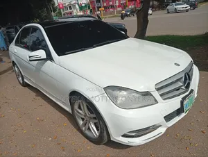 Mercedes-Benz C300 Luxury 4Matic Sedan AWD (3.0L 6cyl 7A) 2012 White