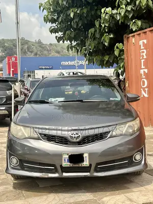 Toyota Camry SE 4dr Sedan (2.5L 4cyl 6A) 2013 Gray