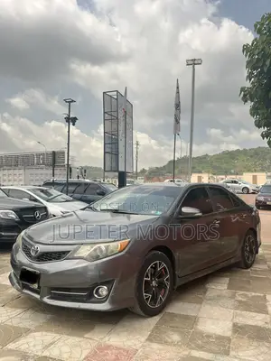 Toyota Camry SE 4dr Sedan (2.5L 4cyl 6A) 2013 Gray