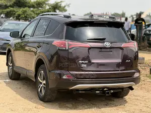 Toyota RAV4 XLE 4dr SUV AWD (2.5L 4cyl 6A) 2018 Burgundy