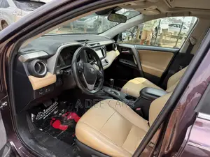 Toyota RAV4 XLE 4dr SUV AWD (2.5L 4cyl 6A) 2018 Burgundy