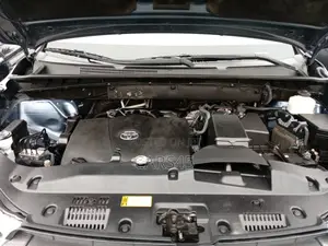 Toyota Highlander XLE 4x4 V6 (3.5L 6cyl 8A) 2018 Blue