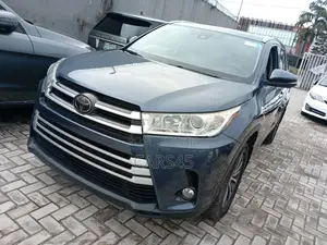 Toyota Highlander XLE 4x4 V6 (3.5L 6cyl 8A) 2018 Blue