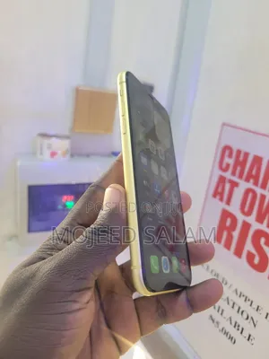 Apple iPhone 11 64 GB Yellow