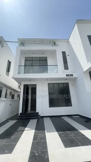 4bdrm Duplex in Chevron for sale