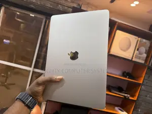 Laptop Apple MacBook Pro 2017 16GB Intel Core i7 SSD 256GB