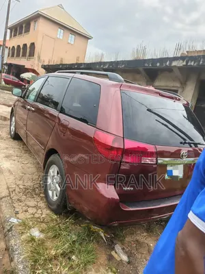 Toyota Sienna 2006 Red