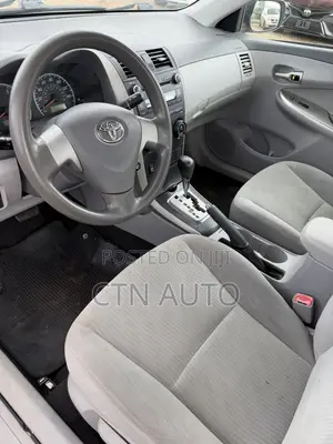 Toyota Corolla LE 4dr Sedan (1.8L 4cyl 4A) 2010 Silver