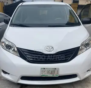 Toyota Sienna LE 7 Passenger 2011 White