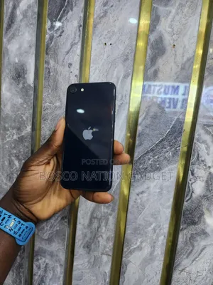 Apple iPhone SE 128 GB Black