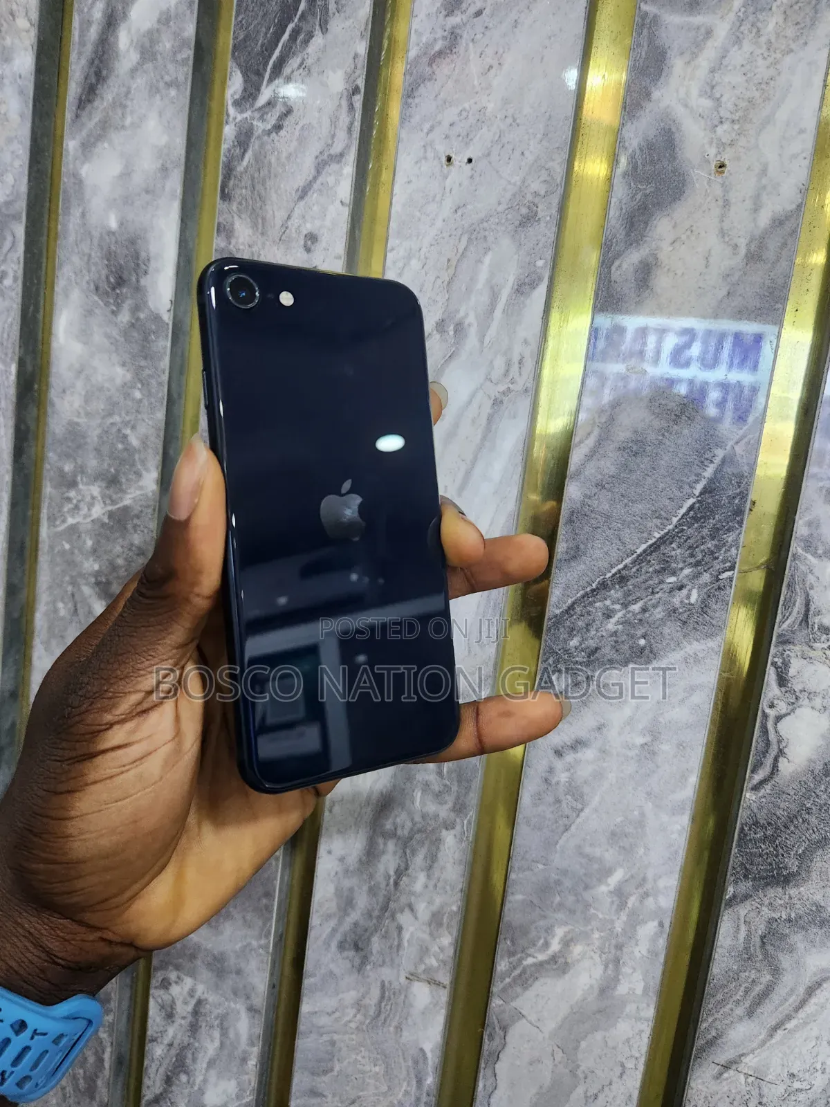 Apple iPhone SE 128 GB Black