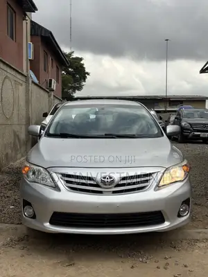 Toyota Corolla LE 4dr Sedan (1.8L 4cyl 4A) 2013 Silver