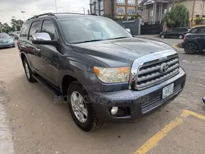 Toyota Sequoia Limited FFV 4dr SUV 4WD (5.7L 8cyl 6A) 2009 Gray