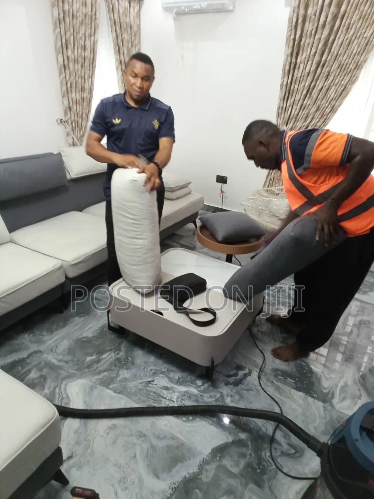 Expert Sofa and Couch Deep Cleaning