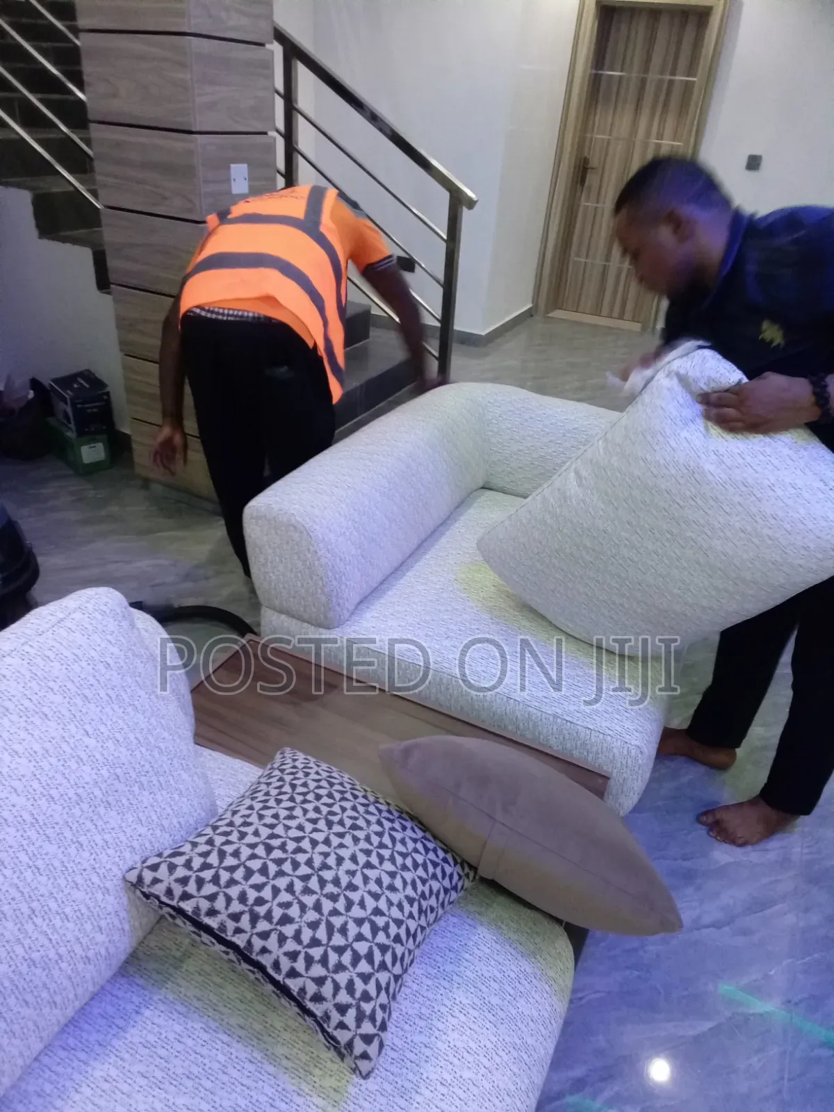 Expert Sofa and Couch Deep Cleaning