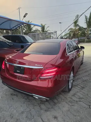 Mercedes-Benz E300 2017 Red