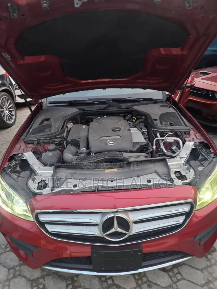 Mercedes-Benz E300 2017 Red