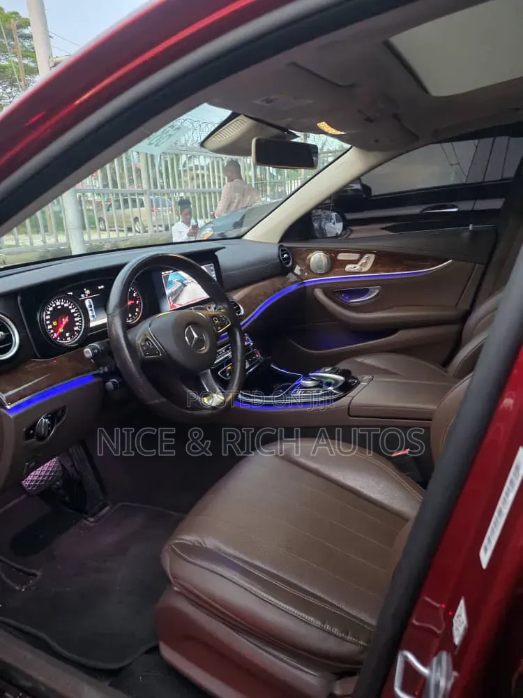 Mercedes-Benz E300 2017 Red