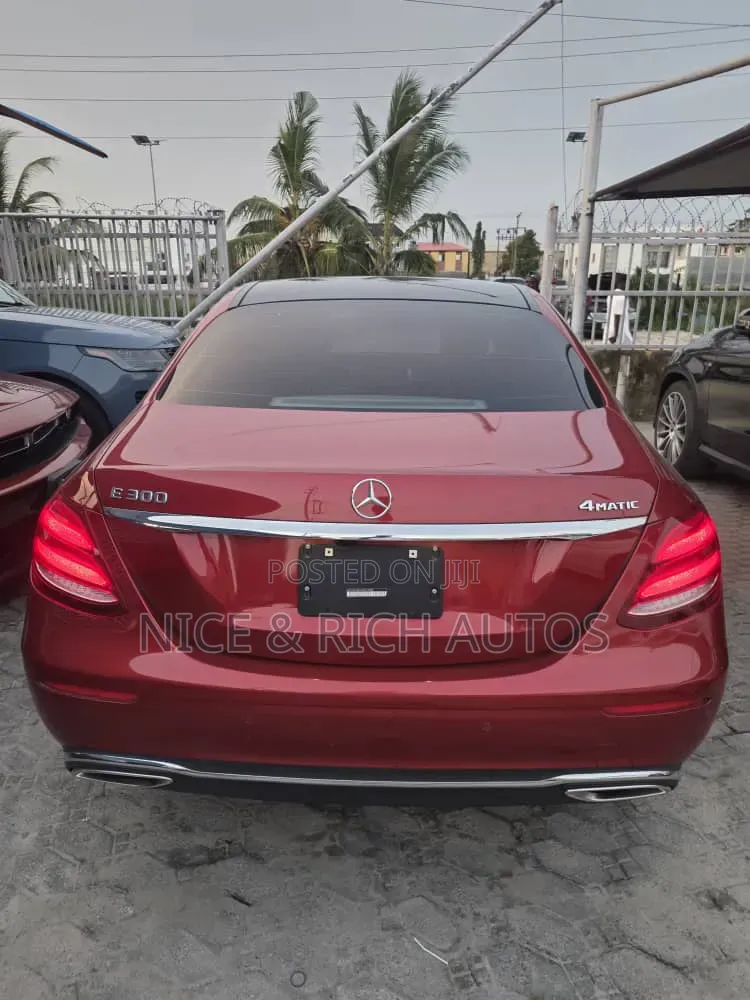 Mercedes-Benz E300 2017 Red