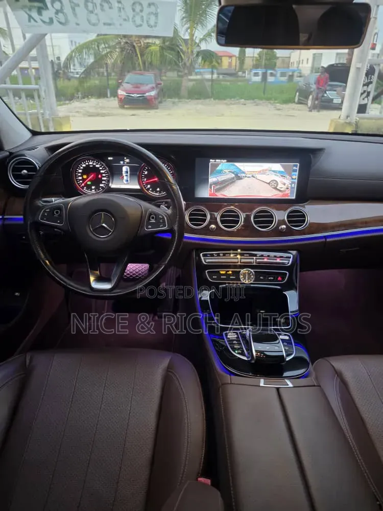Mercedes-Benz E300 2017 Red