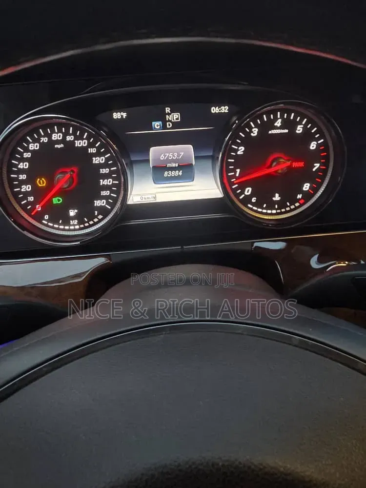 Mercedes-Benz E300 2017 Red