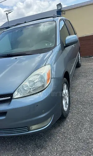 Toyota Sienna XLE 2005 Blue