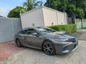 Toyota Camry 2018 Gray