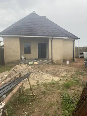2bdrm Bungalow in Divine Estate, Igbogbo for sale