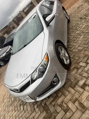 Toyota Camry SE 4dr Sedan (2.5L 4cyl 6A) 2014 Silver