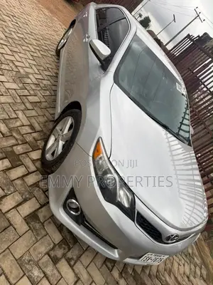 Toyota Camry SE 4dr Sedan (2.5L 4cyl 6A) 2014 Silver