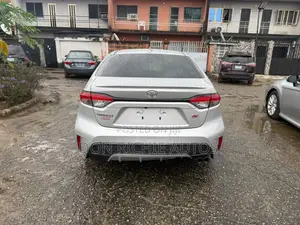 Toyota Corolla SE 2021 Silver